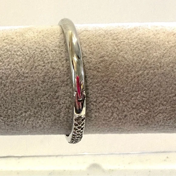 New Bracelet- made with Swarovski elements/ crystals- silver hinged bangle - Picture 11 of 15